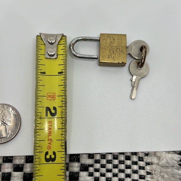 Super tiny lock 🔐 - Picture 5 of 9